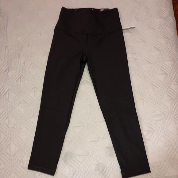 VICTORIA’S SECRET LEGGINGS - Picture 3 of 6